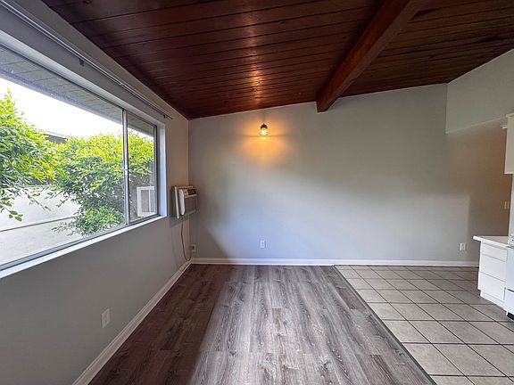 4th image of 222 S Oak Knoll Ave APT 5