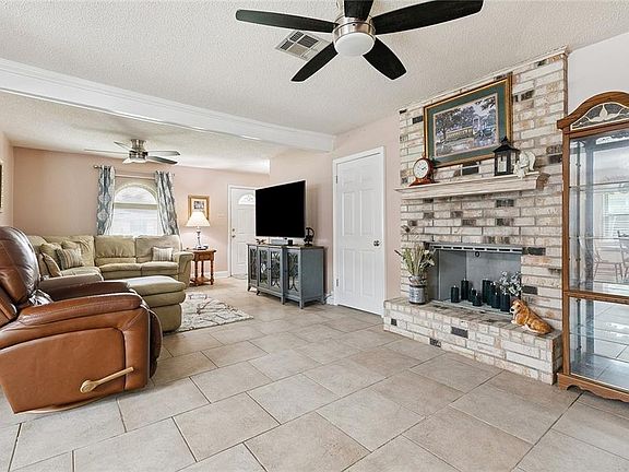 3rd image of 224 Janet Dr