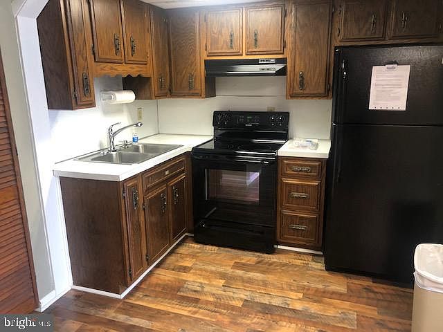 2nd image of 18 N Pearl St