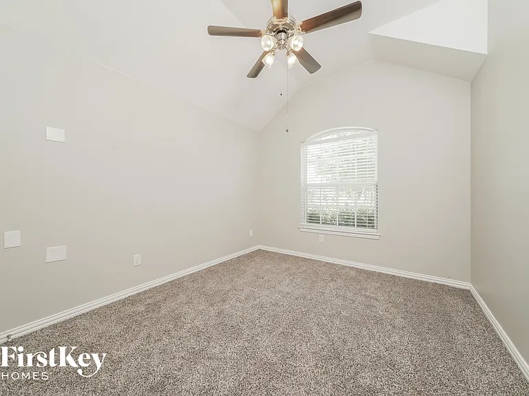 1521 Toucan Dr — Photo 13