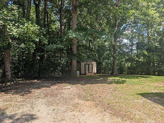 5th image of 667 Woodhaven Rd
