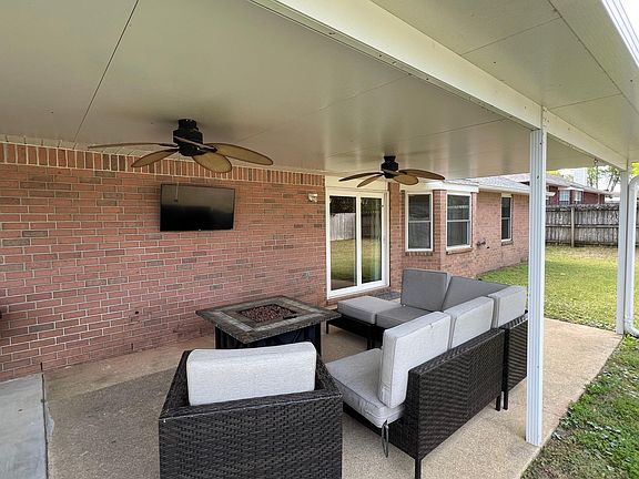 5th image of 1003 Glades Ln