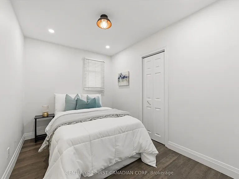 54 Manitoulin Dr — Photo 10