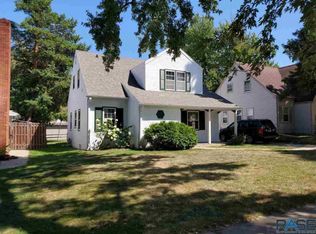 922 S 2nd Ave, Sioux Falls, SD 57104