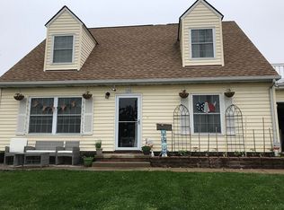 1251 W 70th St, Cleveland, OH 44102