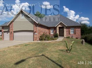 3220 N Laurel Ave, Springfield, MO 65803