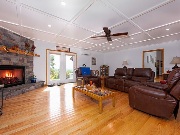 17th image of 124 Graystone Dr