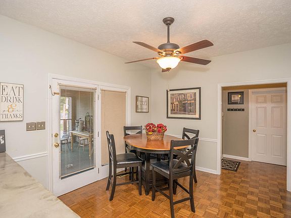 3rd image of 4628 Gillcrest Dr