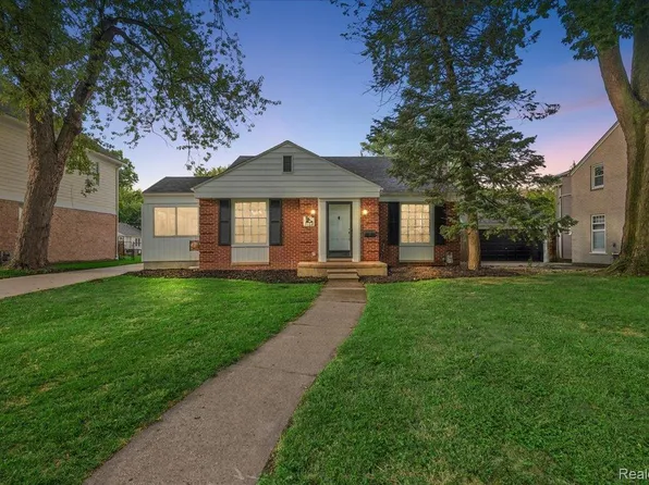 1108 Roslyn Rd, Grosse Pointe Woods, MI 48236