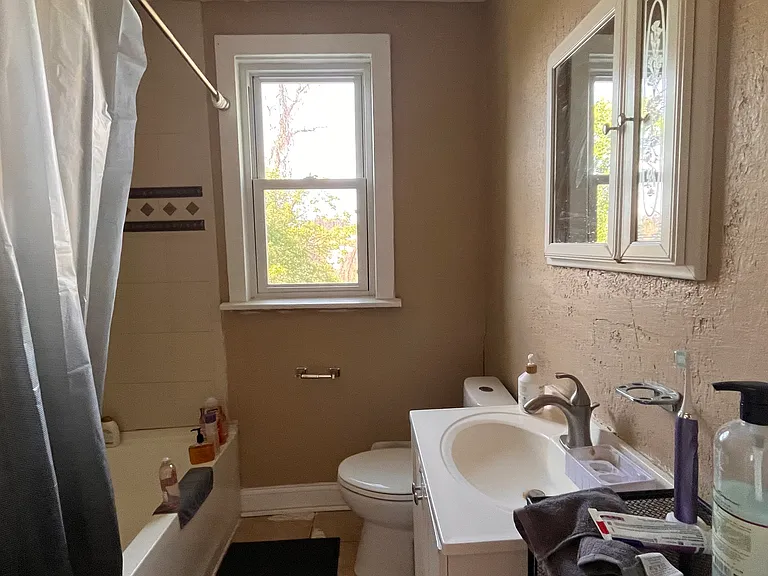 1035 Flemington St — Photo 10