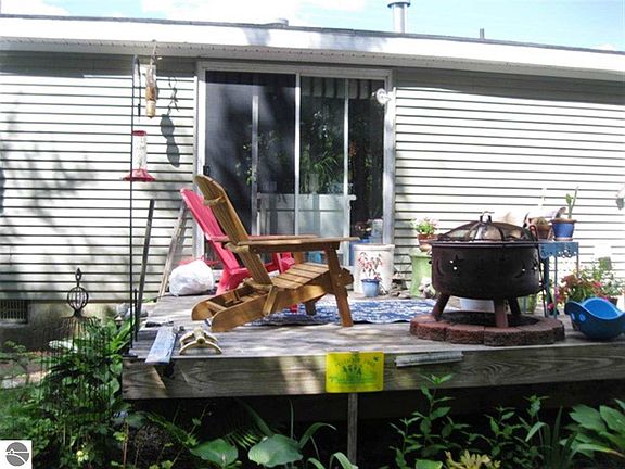 3rd image of 207 S Essex St