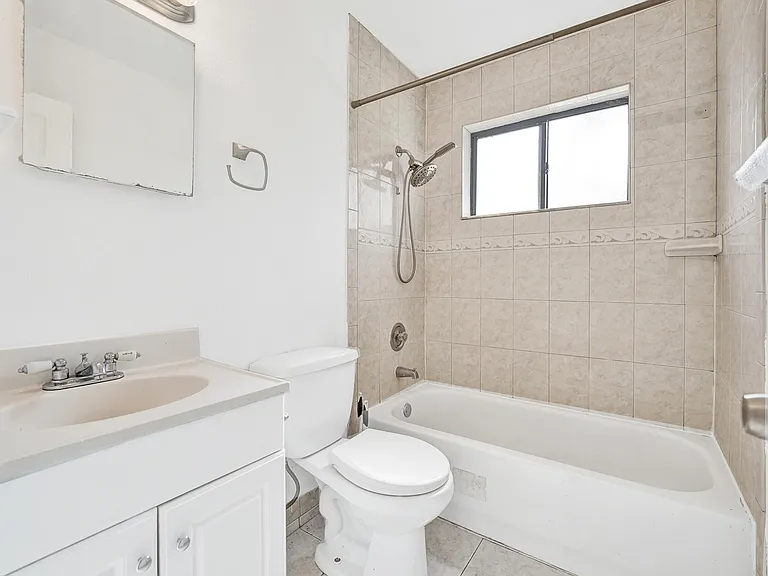 4360 NE 13th Ave — Photo 21
