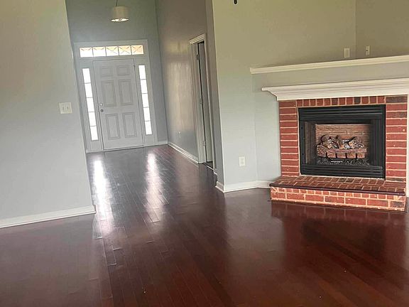 3rd image of 130 Glen Arbor Ln