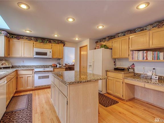 4th image of 21627 112th Ct SE