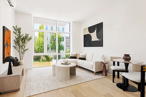 Living room, photo 2