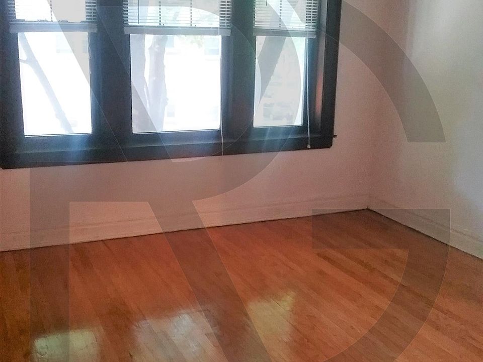1st image of 1945 W Winnemac Ave #2