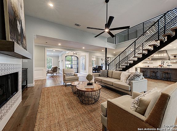 5th image of 19 Vineyard Dr
