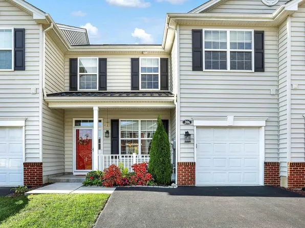 206 Saint Joseph Dr, Levittown, PA 19054