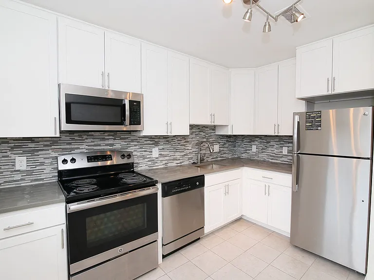 2421 S Gaylord St — Photo 39