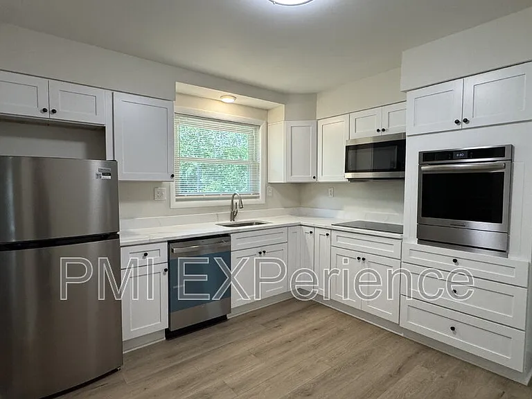 6405 Roberts Dr — Photo 5