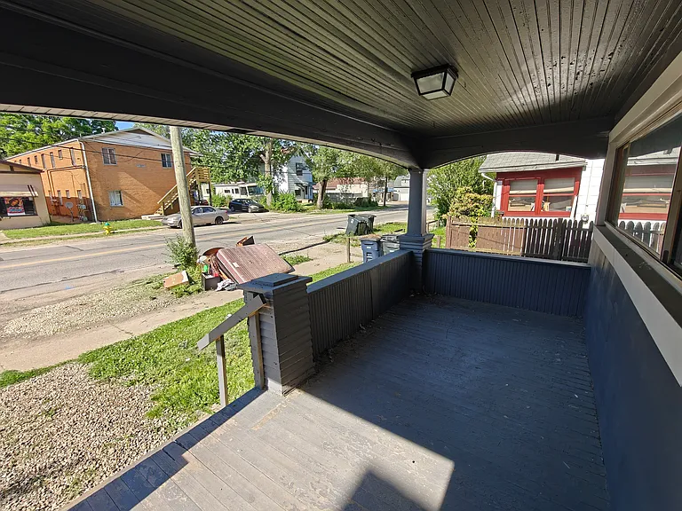 1252 W Waterloo Rd — Photo 3