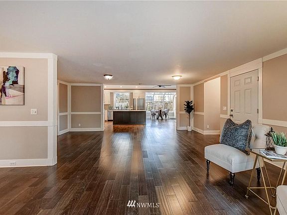 4th image of 663 11th Ave