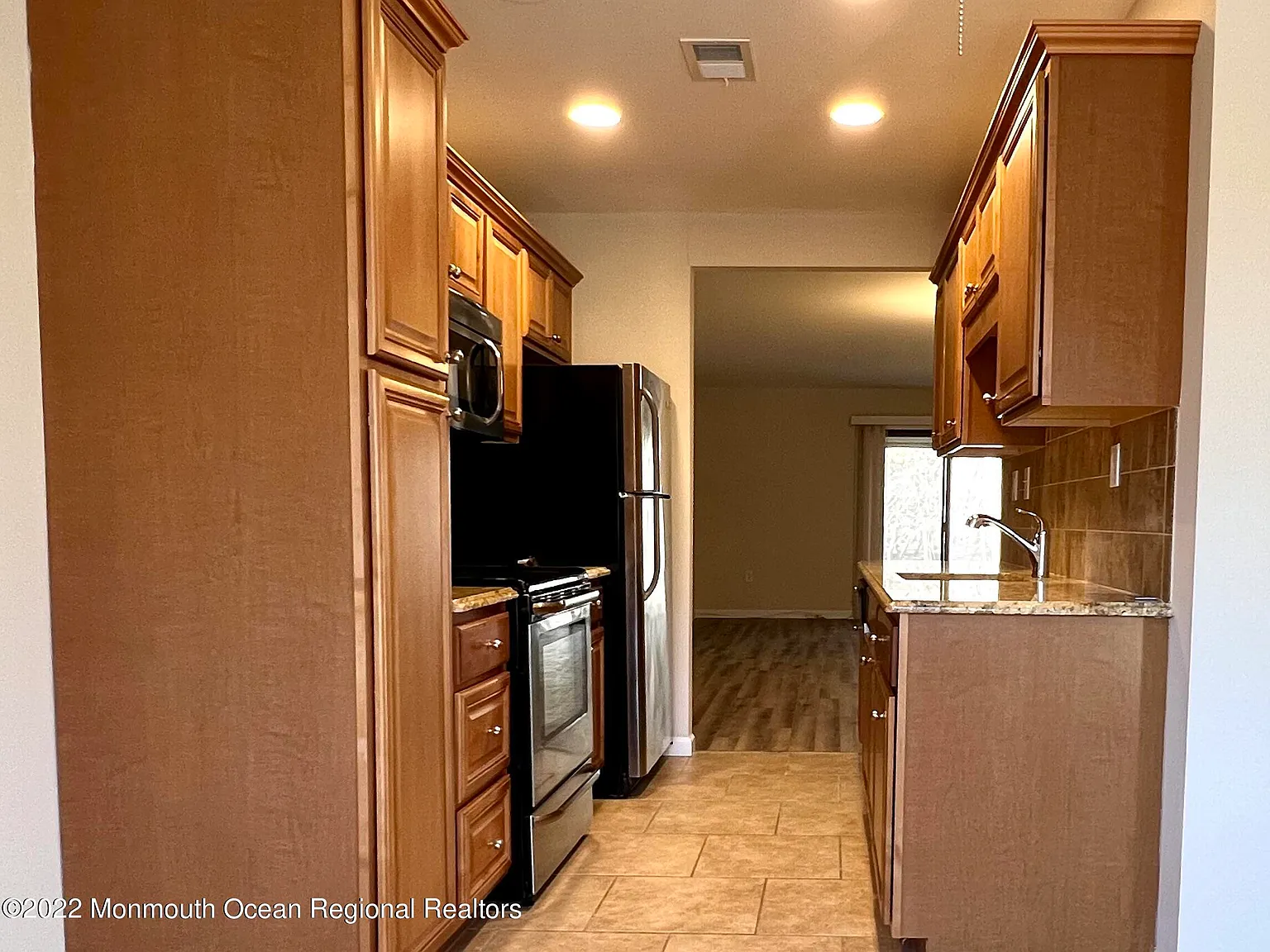 2 bed, 1.5 bath, 1043 sqft, $2,500 — Photo 2