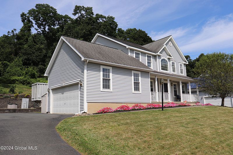 2nd image of 38 Rose Lane
