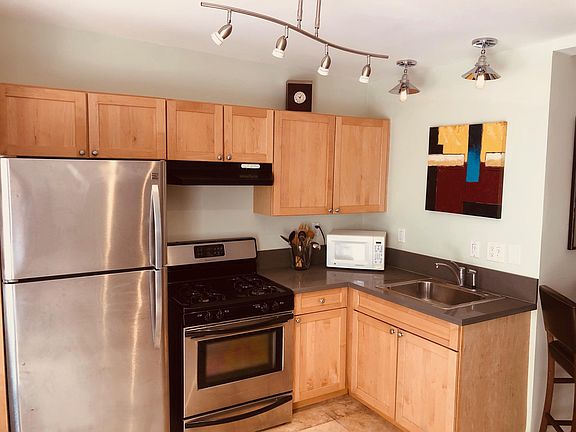 4th image of 2517 Crest Dr #B