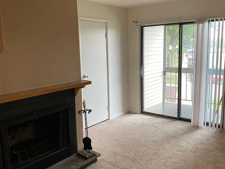 14 Lancaster Est — Photo 4