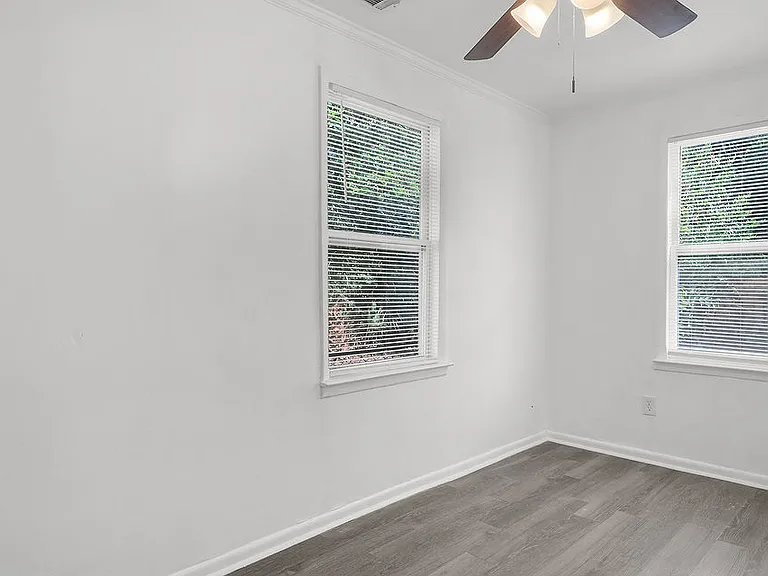 612 W 42nd St — Photo 27
