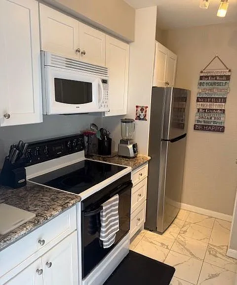 6111 Beverly Hill St #35 — Photo 9