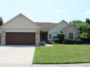 43873 Rivergate Dr, Clinton Township, MI 48038