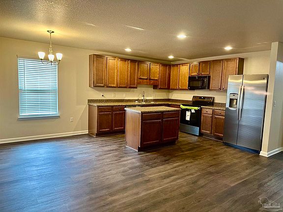 3rd image of 186 Creekview Dr