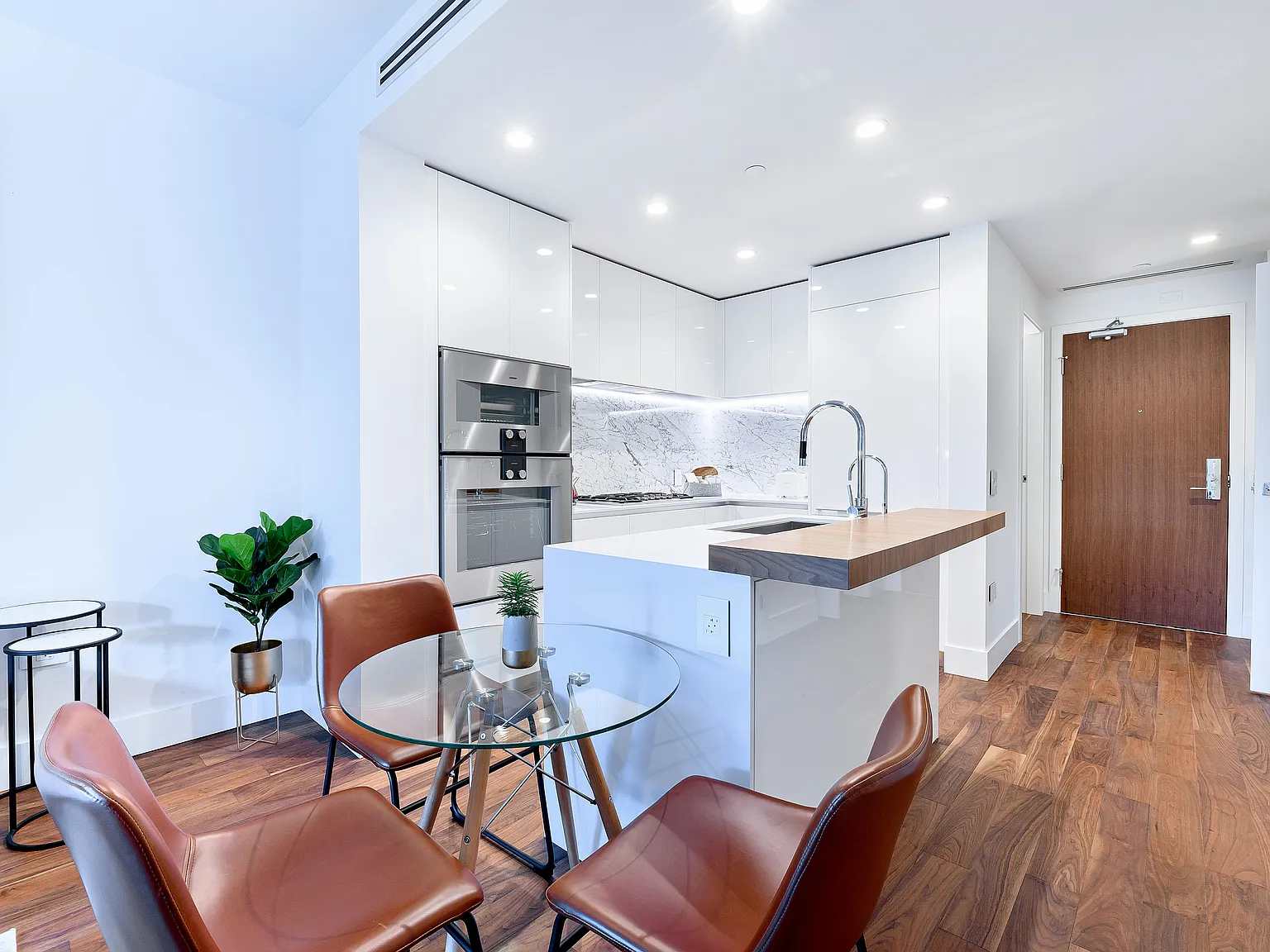 1 bed, 662 sqft, $3,200 — Photo 3