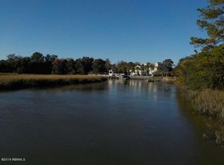 16 Pineland Ave, Saint Helena Island, SC 29920