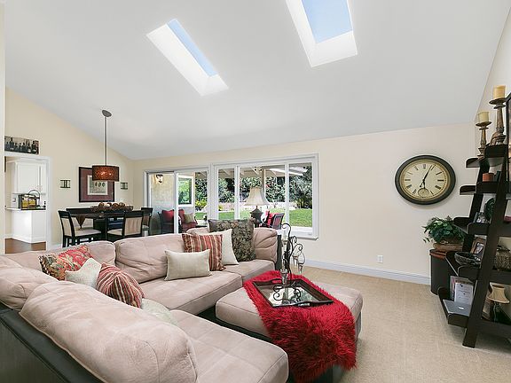 3rd image of 400 S Torrey Pines Cir