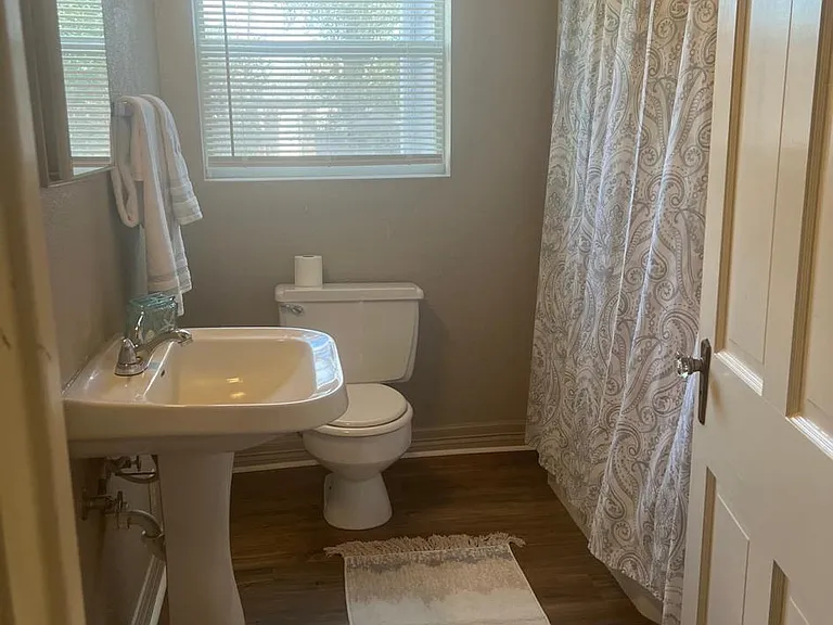 1900 Central Dr — Photo 10