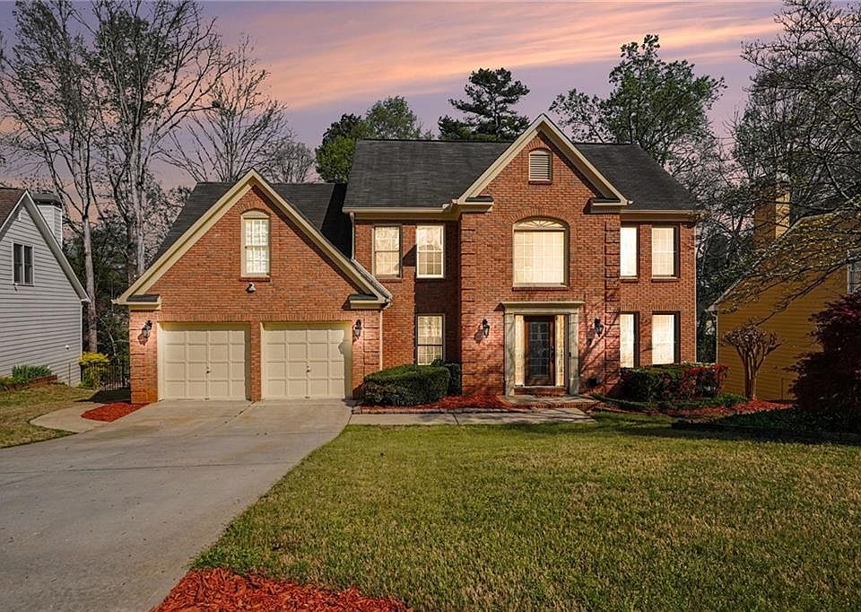1st image of 528 Fortune Ridge Rd