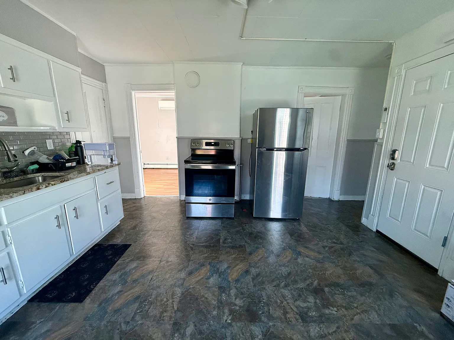 2 bed, 768 sqft, $1,800 — Photo 3