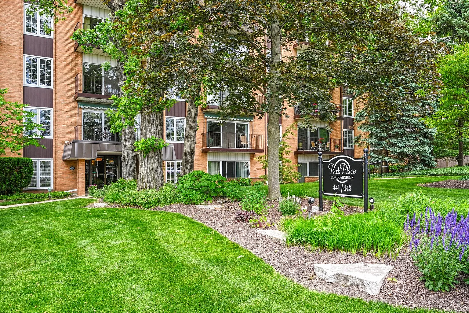 441 N Park Blvd APT 1L photo 1