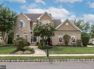 8 Saratoga Springs Dr, Cinnaminson, NJ 08077