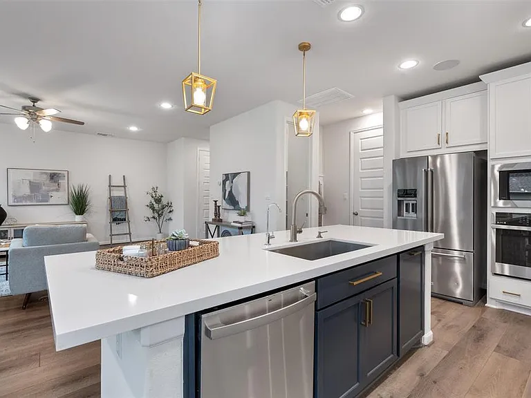 2437 Burberry Ln — Photo 10