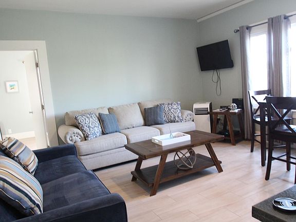 3rd image of 146 Bonito Ave