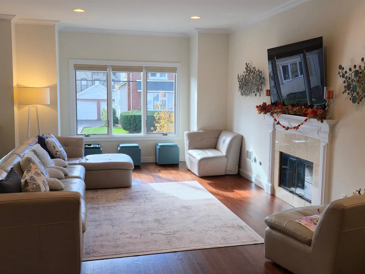 3 bed, 4.0 bath, 2500 sqft, $5,500 — Photo 4