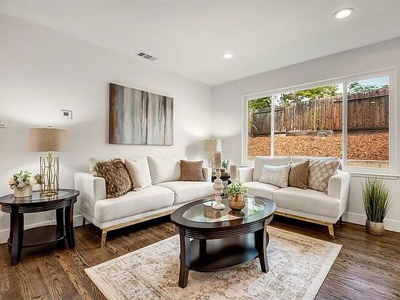 5th image of 1424 Sierra Creek Way