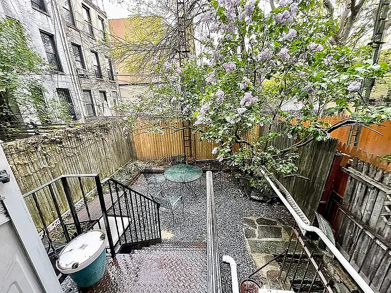 456 7th Ave #1F — Photo 1