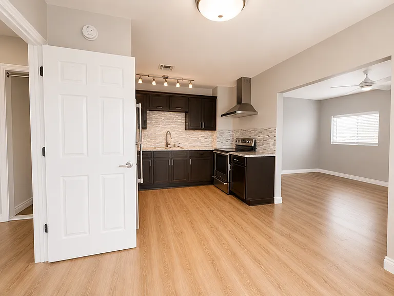 1033 E Roosevelt St #B — Photo 9