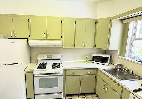 5th image of 20-32 29th St #1R