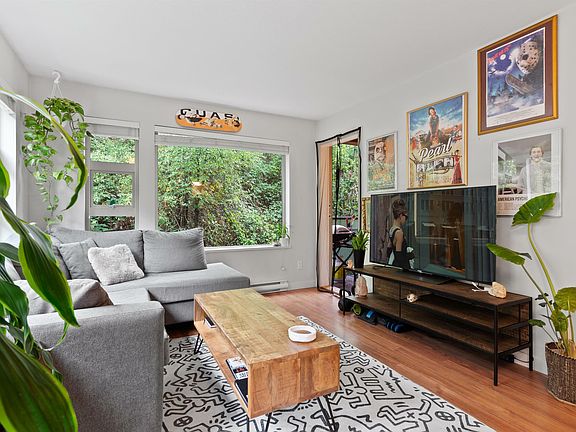 4th image of 1679 Lloyd Ave #302